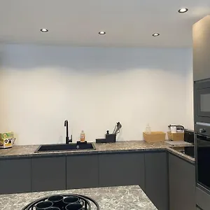 https://sarah-b.fr-provencehotel.com